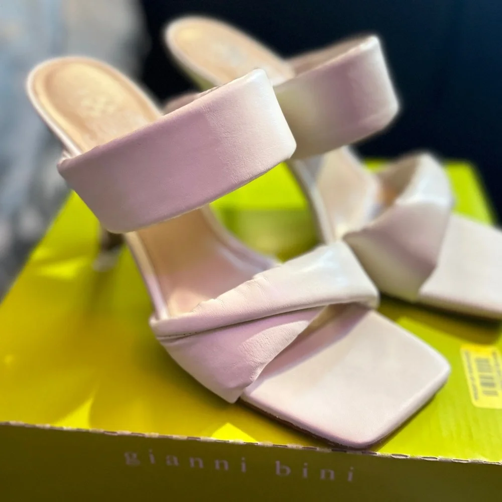 Vince Camuto Brisette Sandal used in good condition only bottoms show any wear - Picture 6 of 16